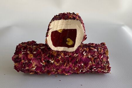 Лукум гранатовый в лепестках роз