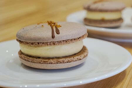 Десерт Macarons солёная карамель Big