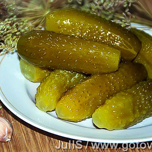 Огурцы соленые