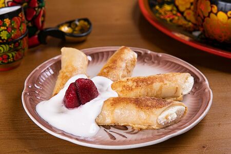 Блины с творогом и сметаной