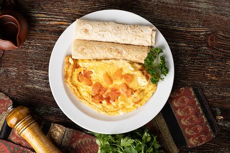 Омлет с помидорами