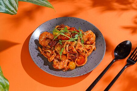 Паста с креветкой и вялеными томатами