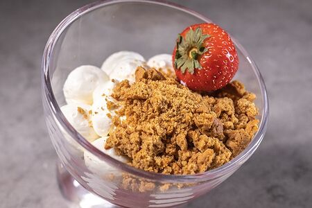 Клубничный крамбл