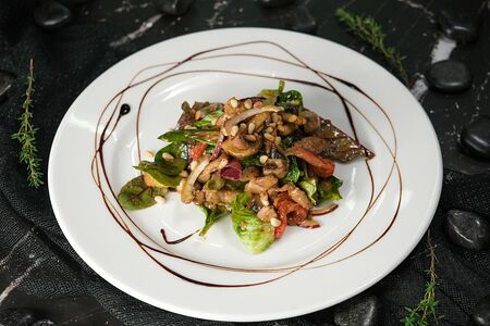 Тёплый салат со свининой