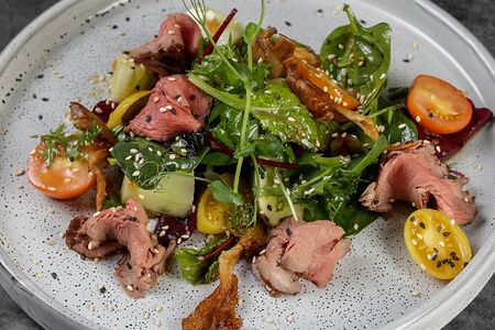 Салат с ростбифом