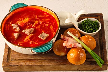 Борщ с пампушками