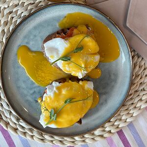 Бенедикт с лососем