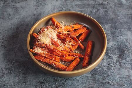 батат с пармезаном. фаршированный батат. батат с пармезаном. запеченный батат с сыром. батат фри с горгонзолой.