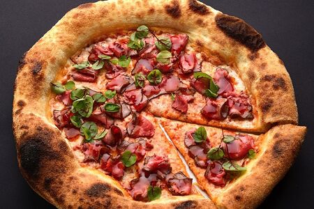 Пицца с ростбифом