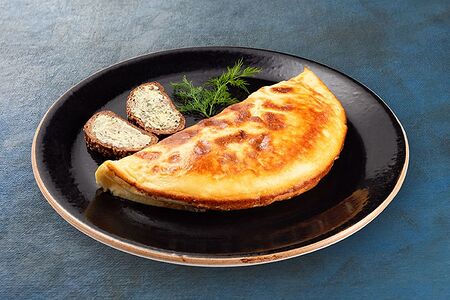 Омлет с сыром и жареной семгой