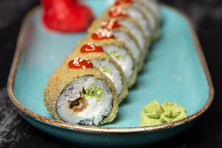 Тёплый ролл с мидиями