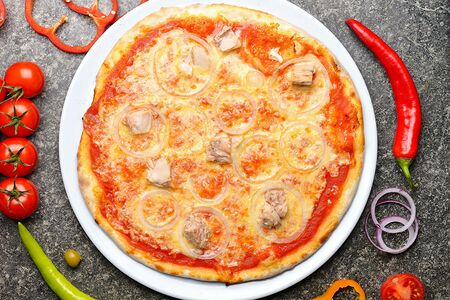 С тунцом и луком