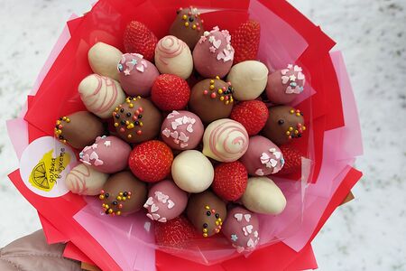 Букет с клубникой в шоколаде №22