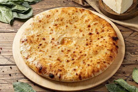 Осетинский пирог с семгой, шпинатом и сыром