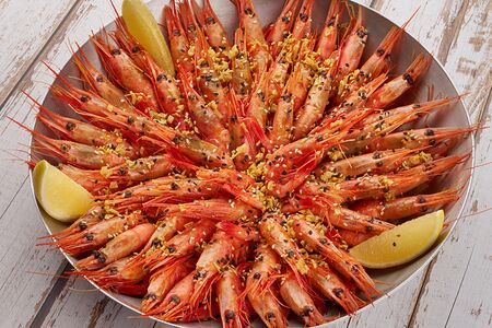 Жареные магаданские креветки в чесноке и сливочном масле 