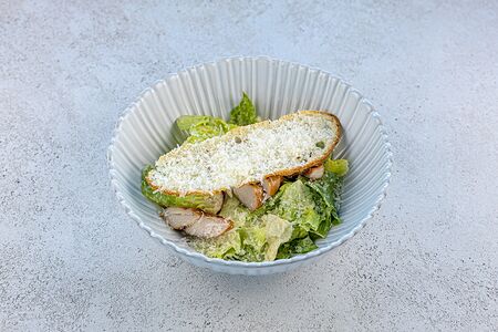 Цезарь с цыпленком гриль 