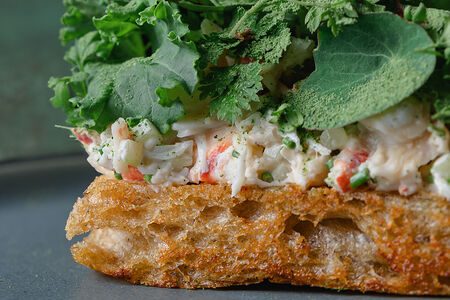 Тартин с камчатским крабом