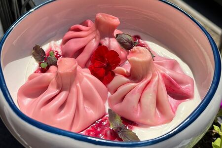 Хинкали с вишней в соусе Сабайон