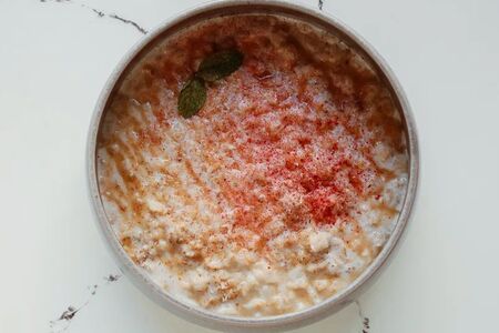 Овсяная каша, соленая карамель, пекан