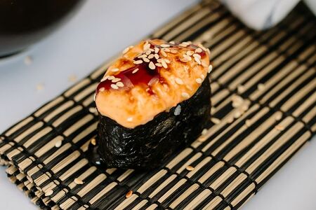 Суши Запеченный лосось