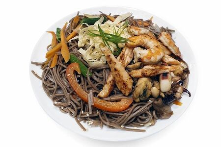 Соба с морепродуктами