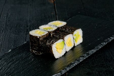 Авокадо маки 6 шт