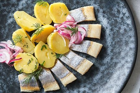 Сельдь собственного посола с картофелем