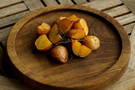 Мини-картофель с розмарином