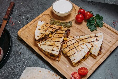 Кесадилья с телятиной 