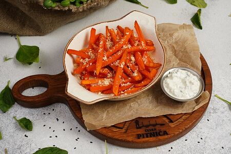 Батат фри с пармезаном и соусом Блю чиз