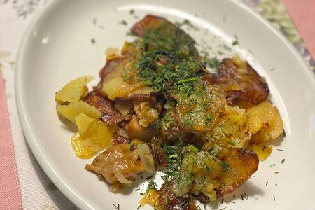 Жареный картофель с белыми грибами