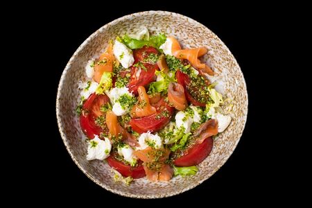 Салат с семгой и томатами