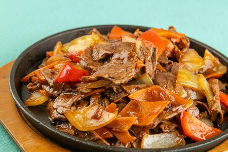 Говядина на сковороде