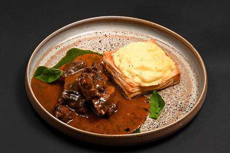 Томленые щечки из печки