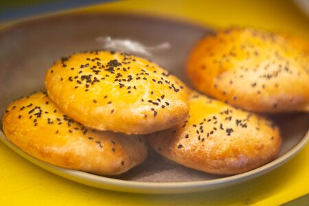 Пирожок с салями