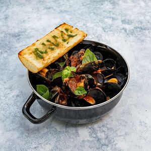 Мидии в томатном соусе