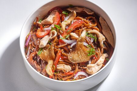 Вок с курицей и рисом