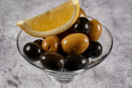 Маслины и оливки