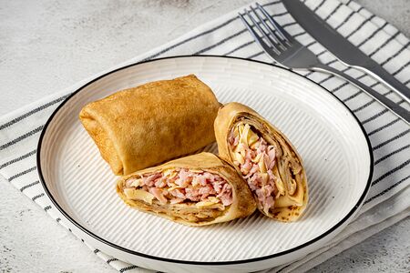 Блины фаршированные с ветчиной и сыром