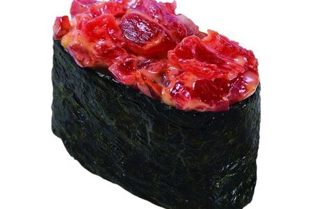 Острый гункан с тунцом