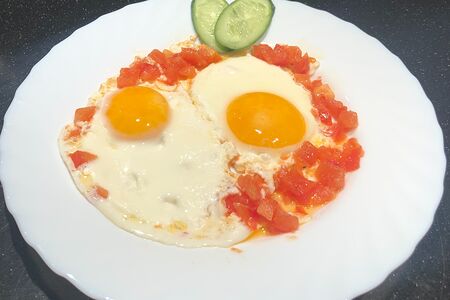 Яичница с помидорами