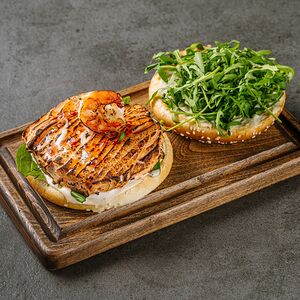 Бургер с лососем 