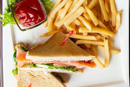 Сэндвичи с сёмгой и картофелем фри