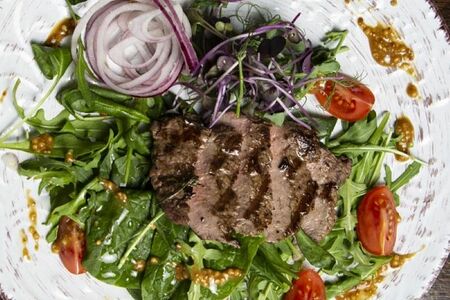 Стейк-салат с говяжьей вырезкой