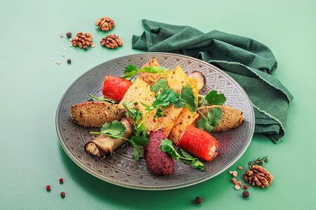 Ассорти пхали и рулетиков