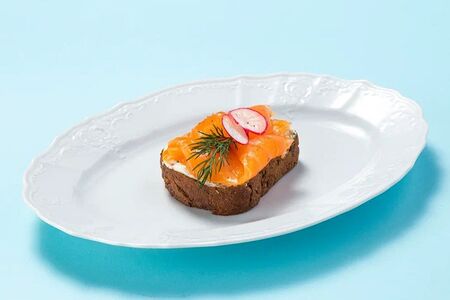 Сморреброд с лососем
