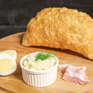 Чебурек картошка-бекон-яйцо