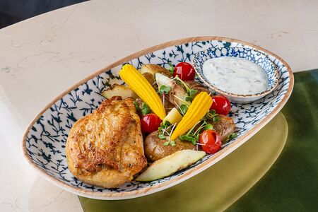 Куриная грудка с печеными овощами