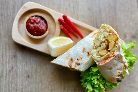 Шаурма с курицей в лаваше