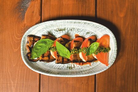 Баклажаны с томатами и сыром сулугуни